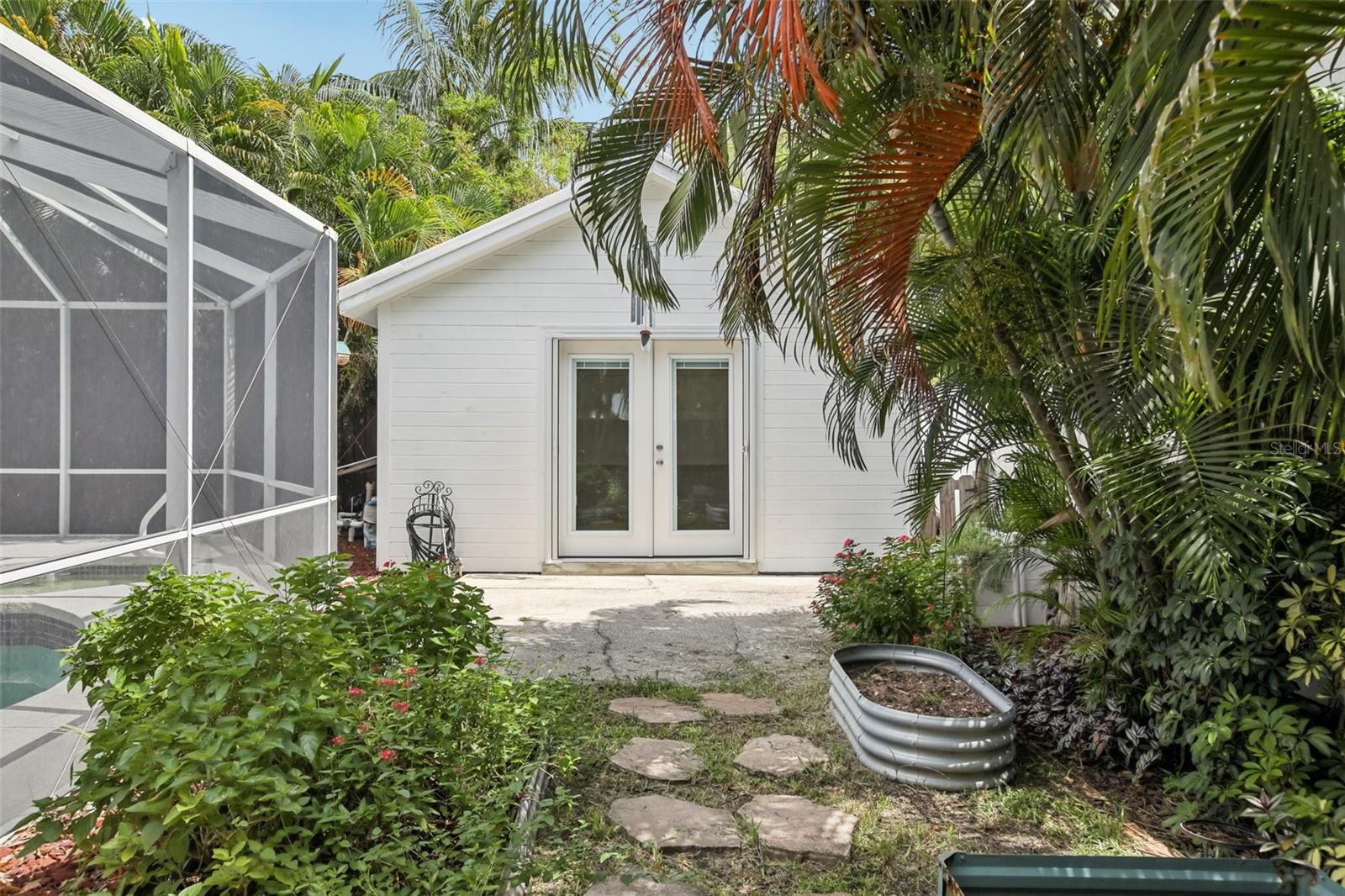 Listing photo id 24 for 4003 Obispo Street