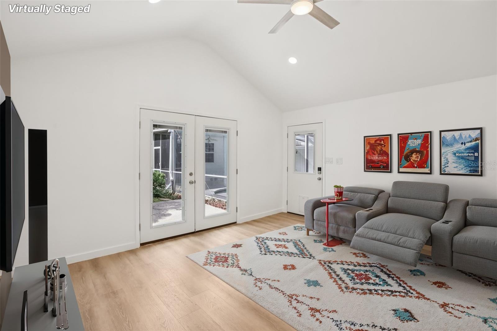 Listing photo id 25 for 4003 Obispo Street