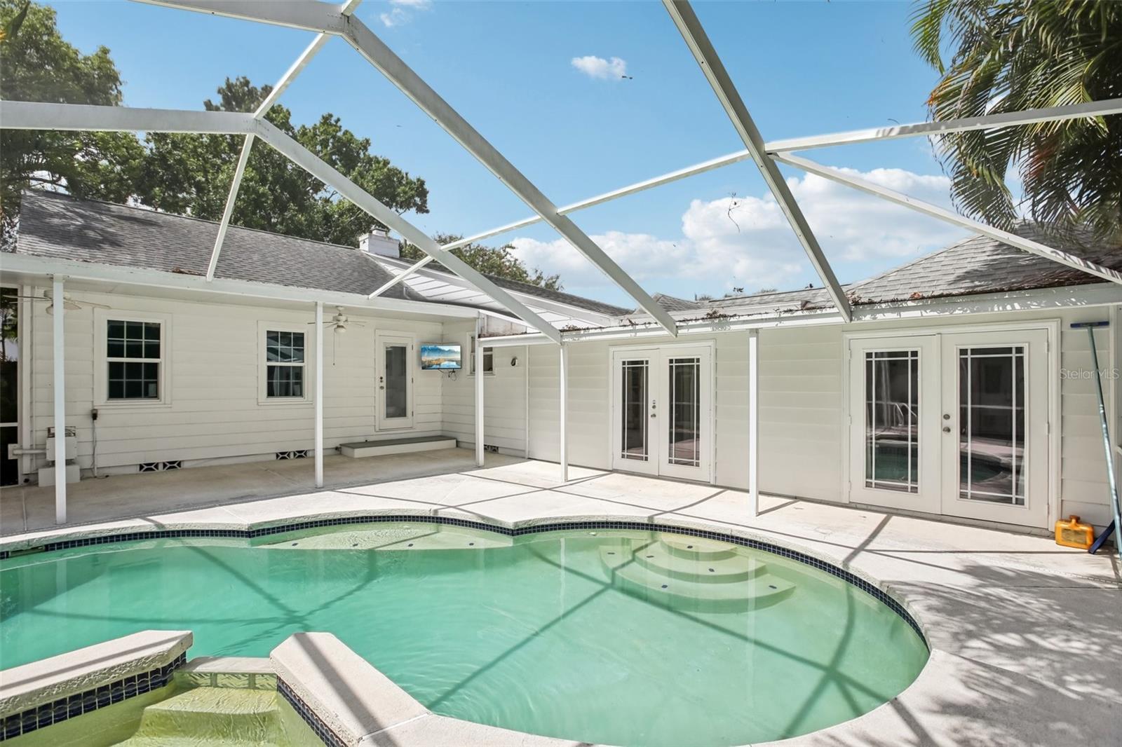 Listing photo id 30 for 4003 Obispo Street