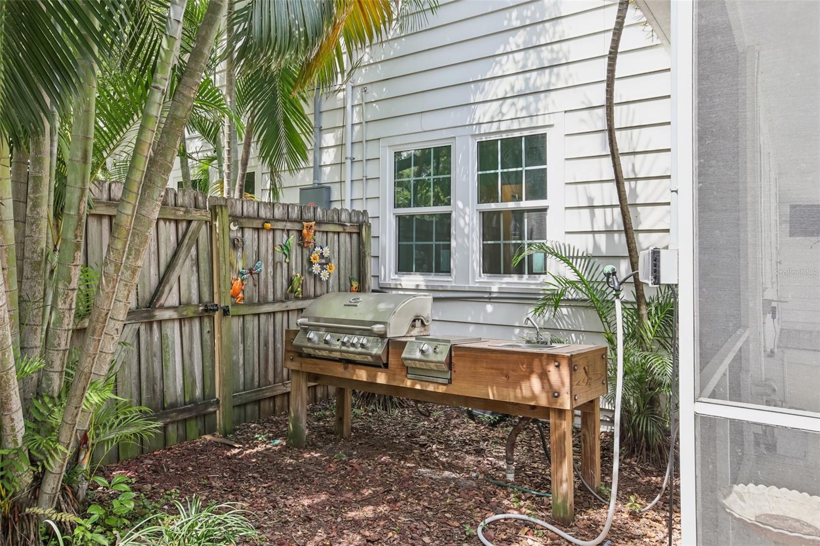 Listing photo id 32 for 4003 Obispo Street