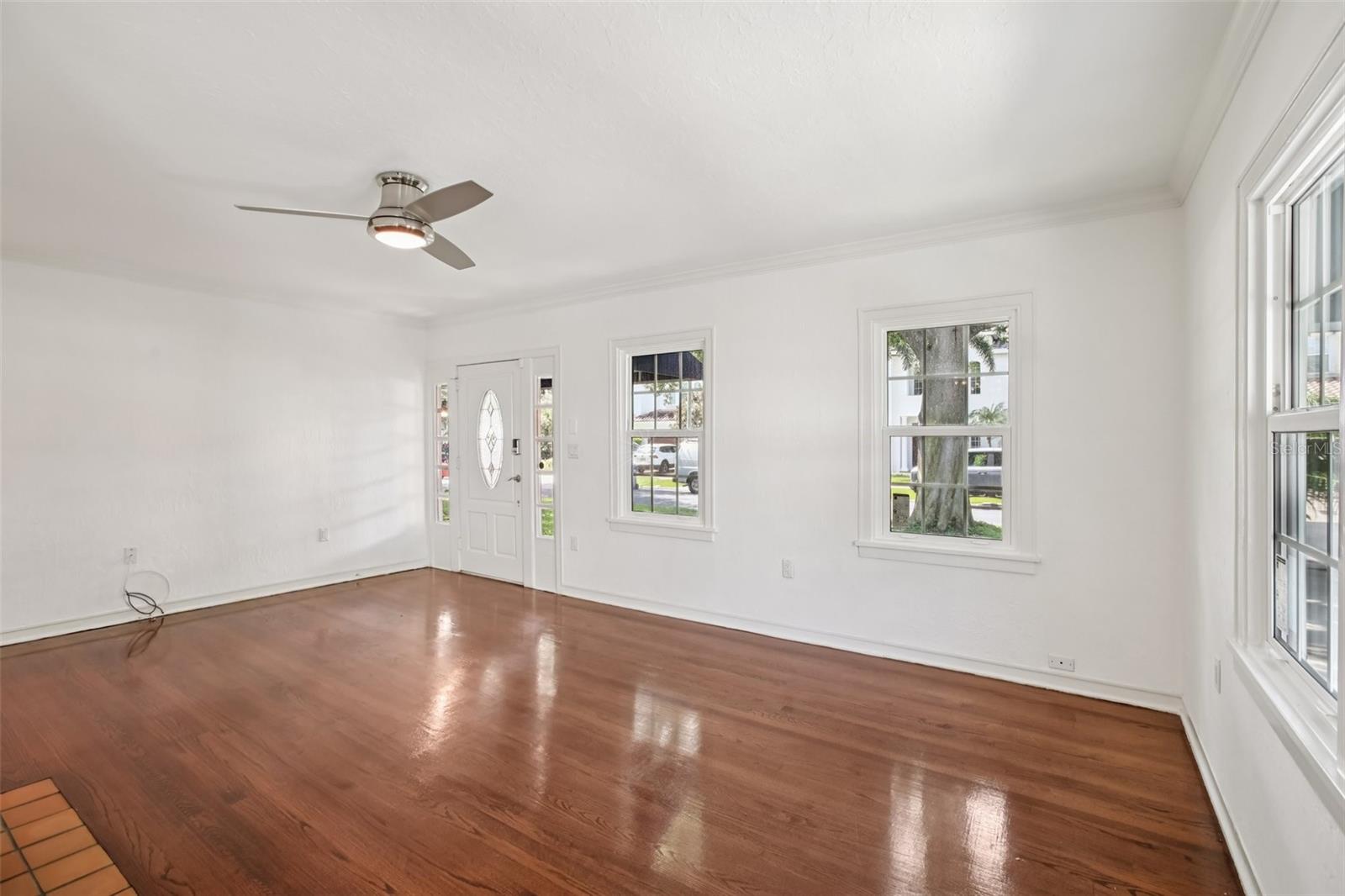 Listing photo id 3 for 4003 Obispo Street