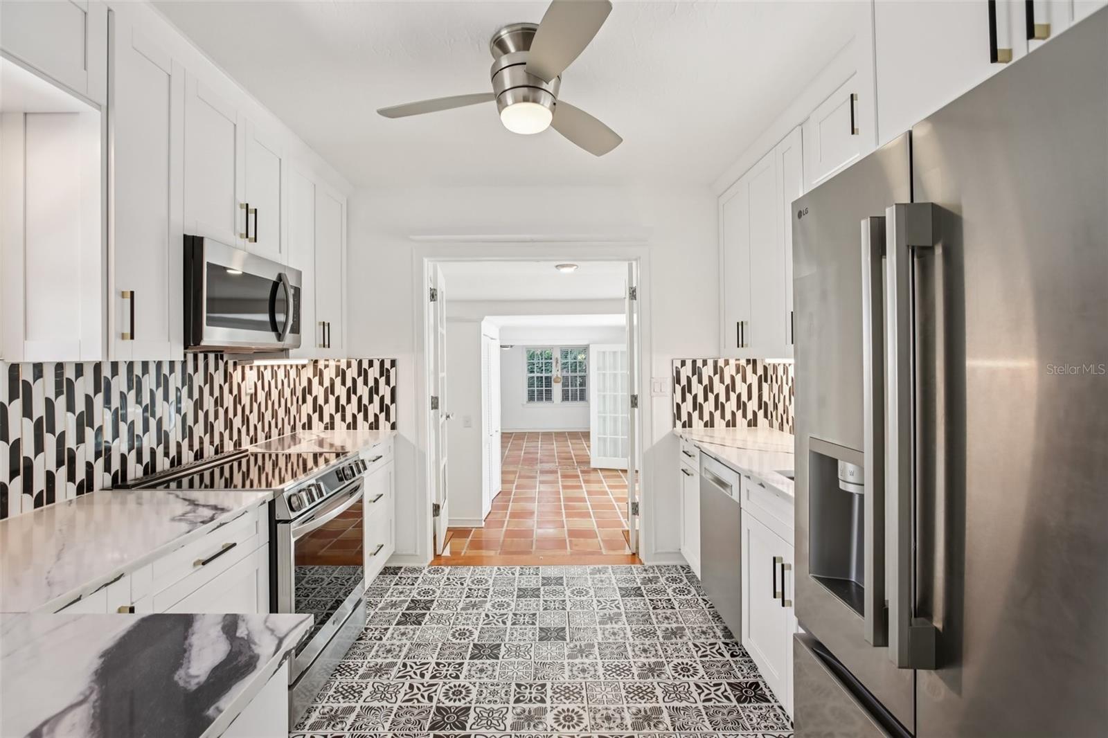 Listing photo id 6 for 4003 Obispo Street