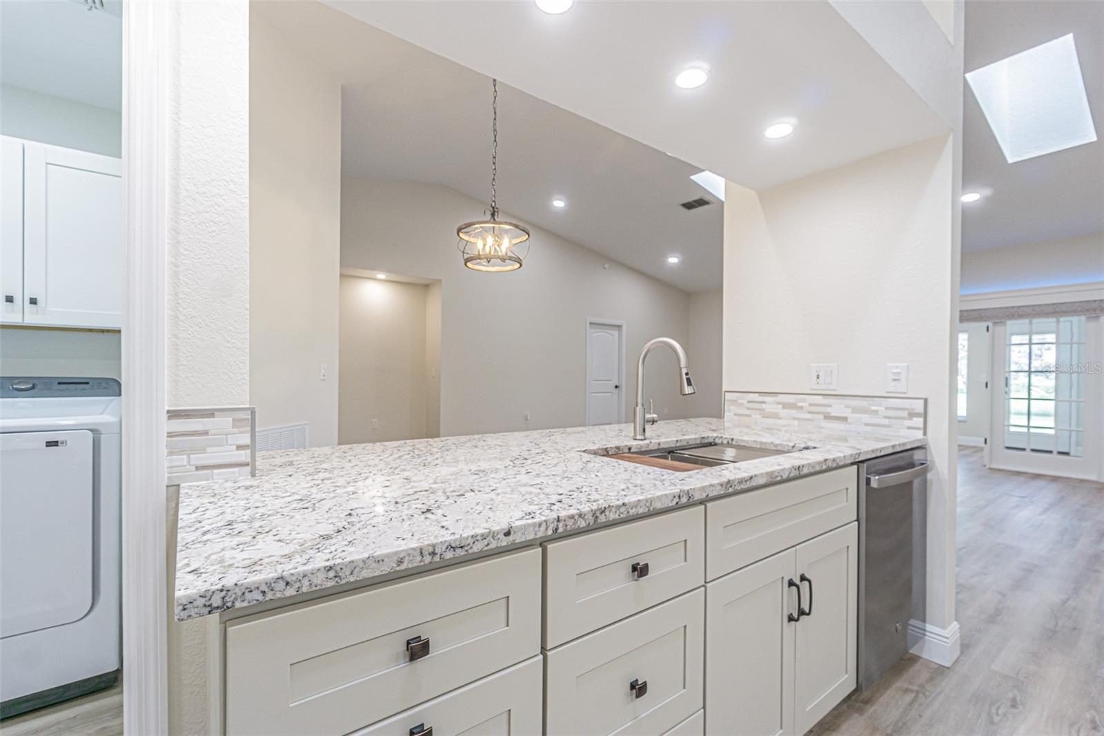 Listing photo id 11 for 6533 Brentwood Drive