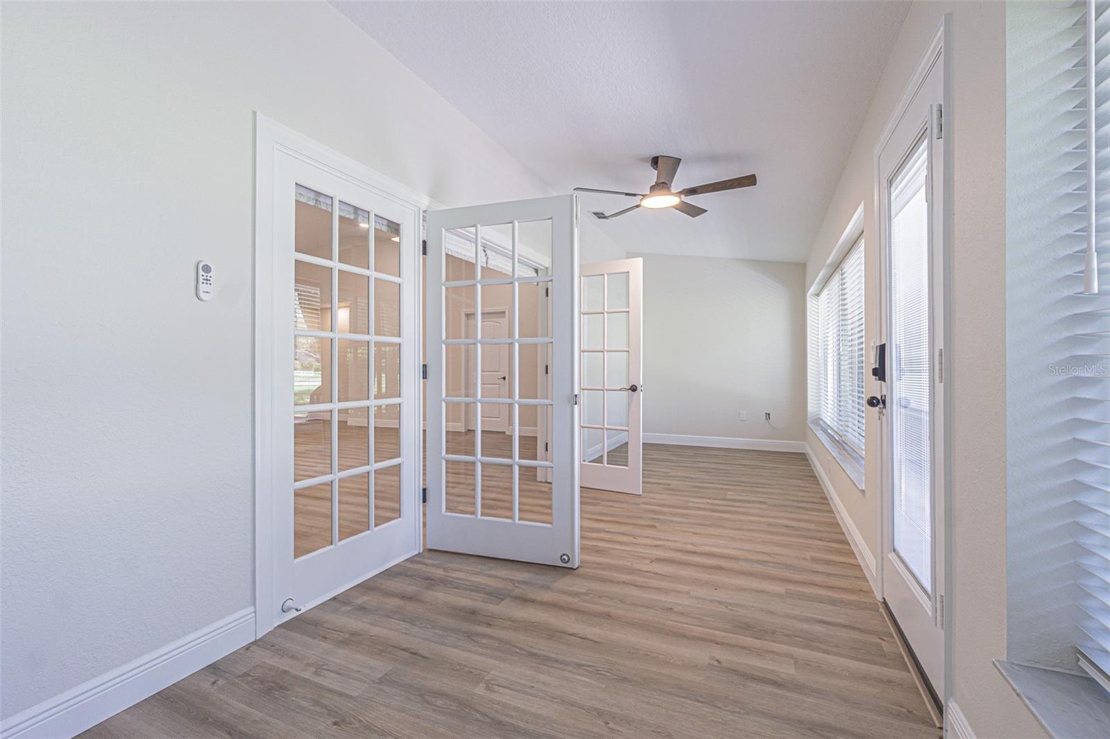 Listing photo id 12 for 6533 Brentwood Drive
