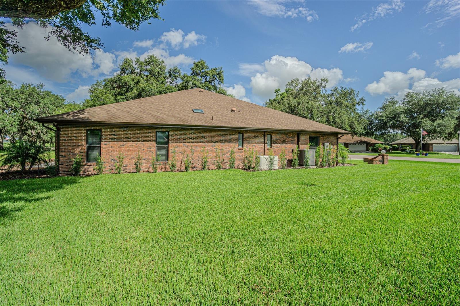 Listing photo id 14 for 6533 Brentwood Drive