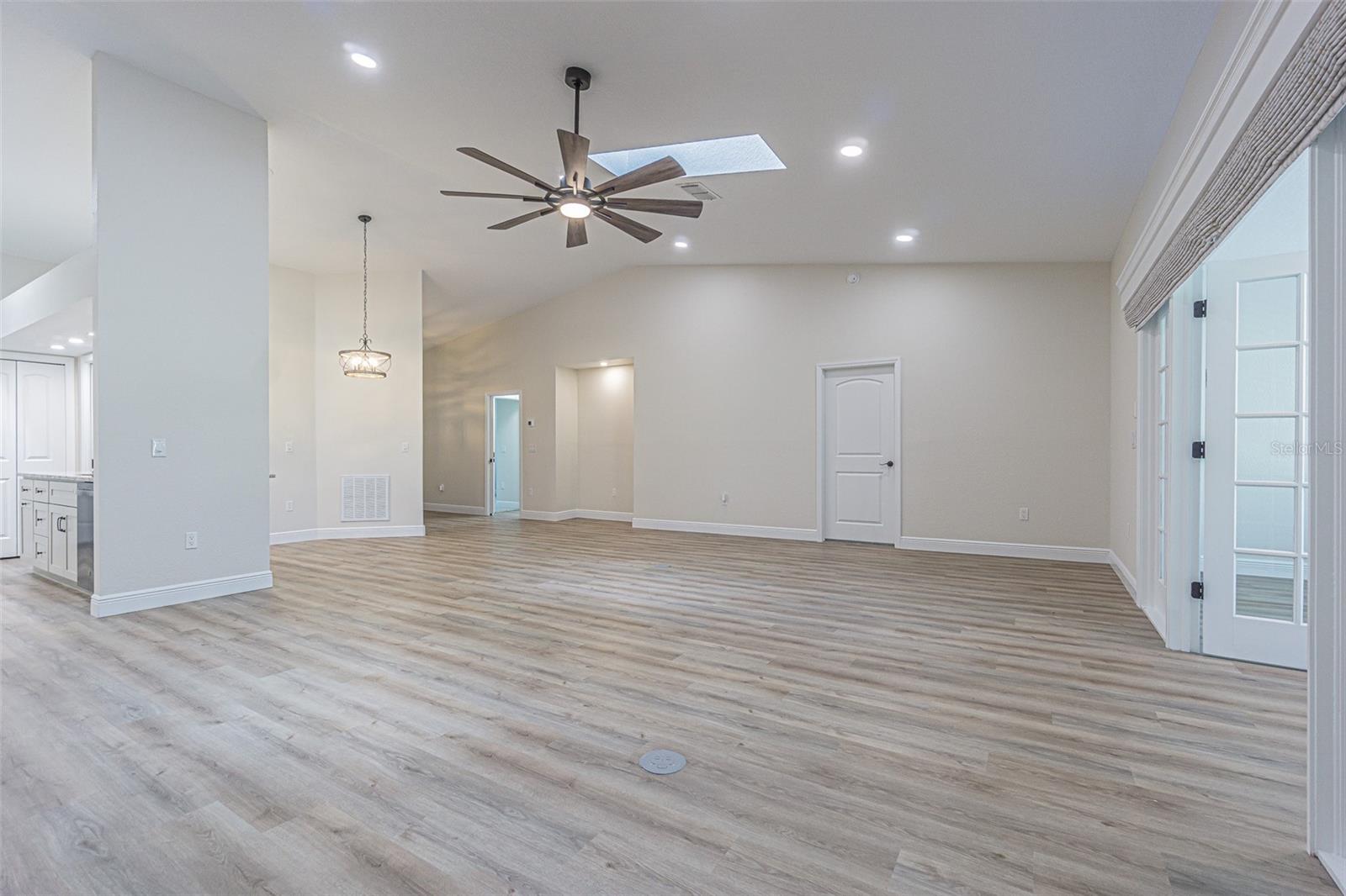 Listing photo id 16 for 6533 Brentwood Drive