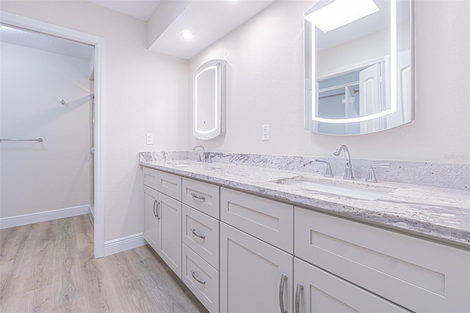Listing photo id 18 for 6533 Brentwood Drive