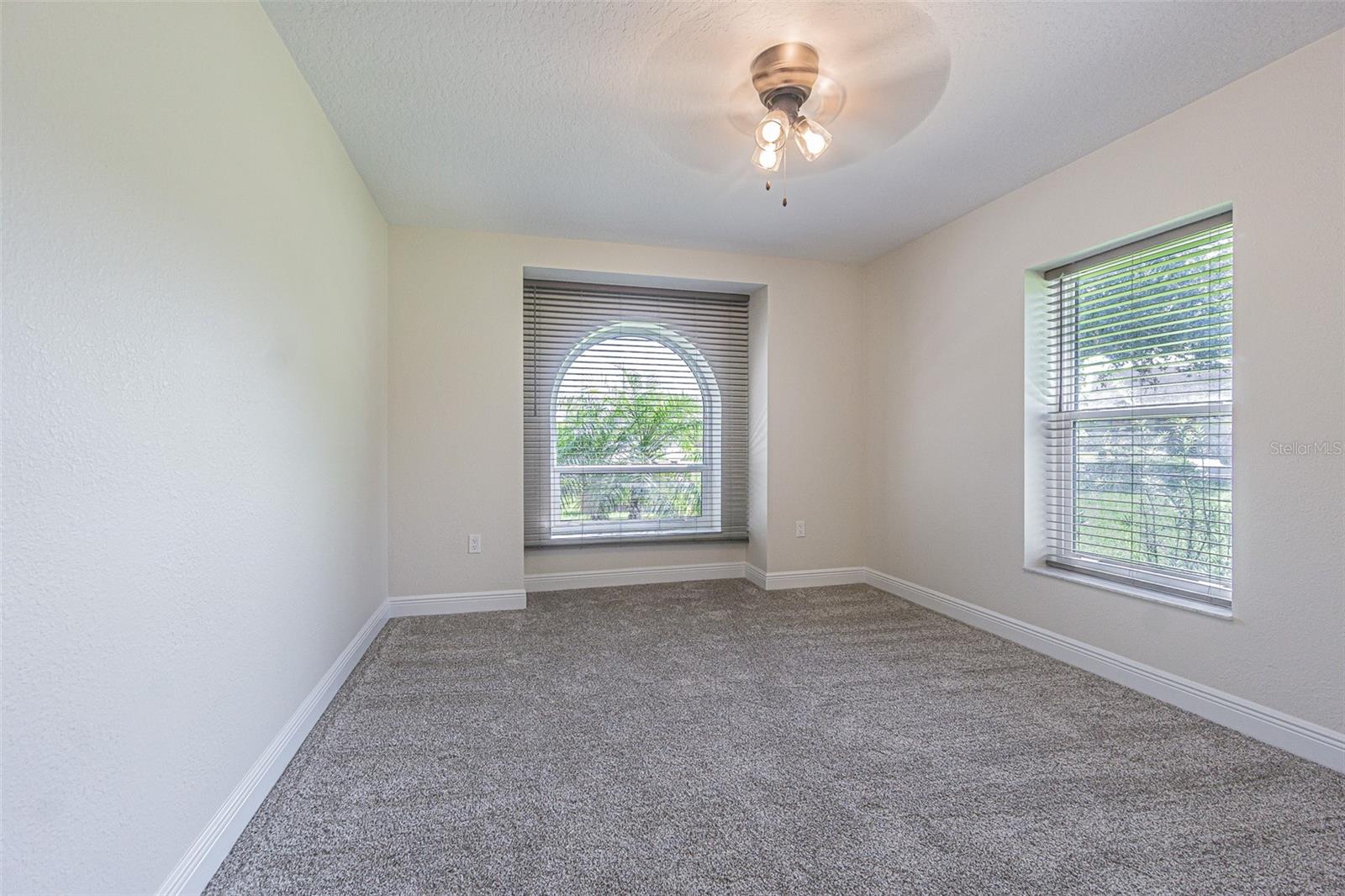 Listing photo id 21 for 6533 Brentwood Drive