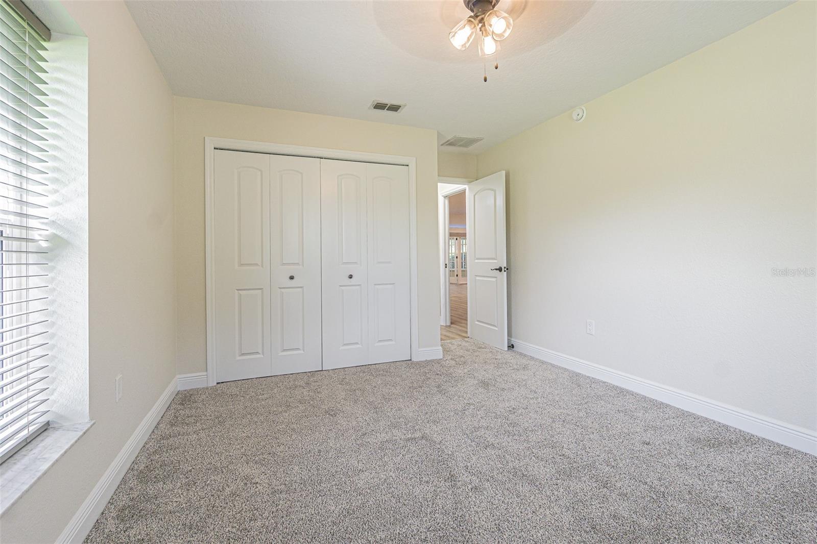 Listing photo id 24 for 6533 Brentwood Drive