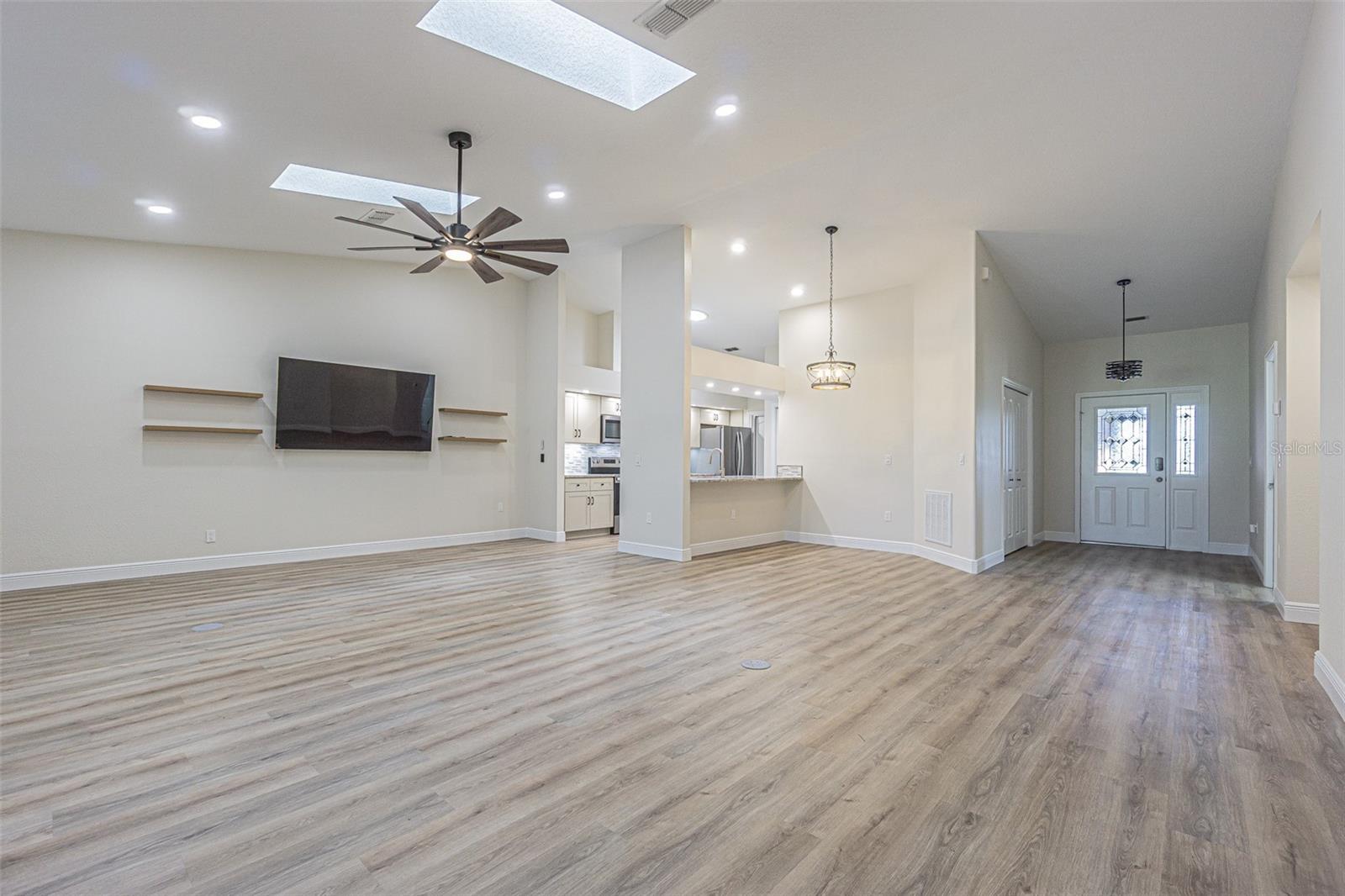 Listing photo id 1 for 6533 Brentwood Drive