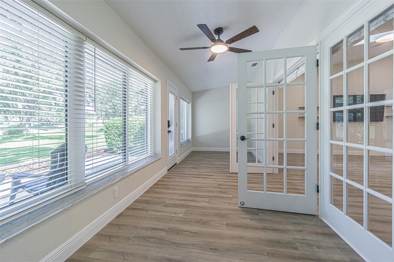 Listing photo id 3 for 6533 Brentwood Drive