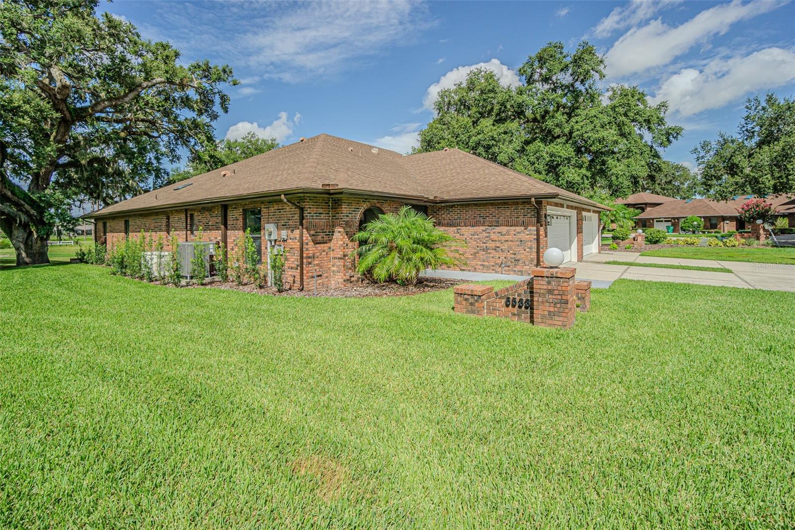 Listing photo id 4 for 6533 Brentwood Drive