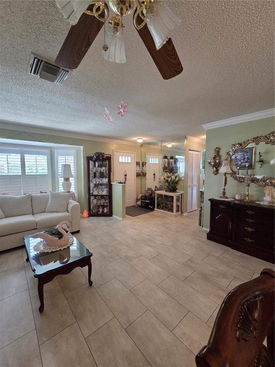 Listing photo id 9 for 9902 Saint Joseph Court