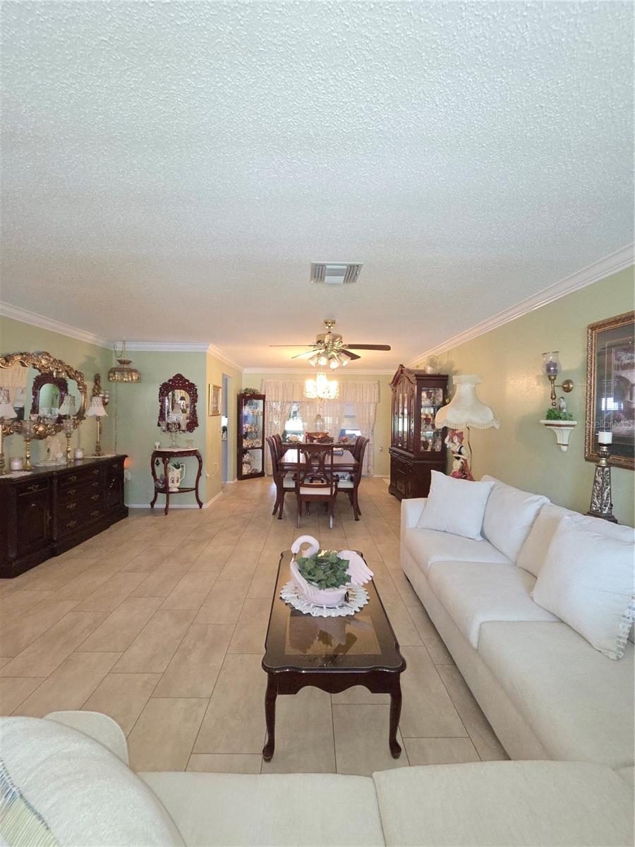 Listing photo id 10 for 9902 Saint Joseph Court