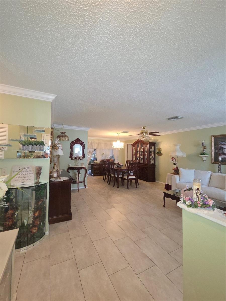 Listing photo id 11 for 9902 Saint Joseph Court