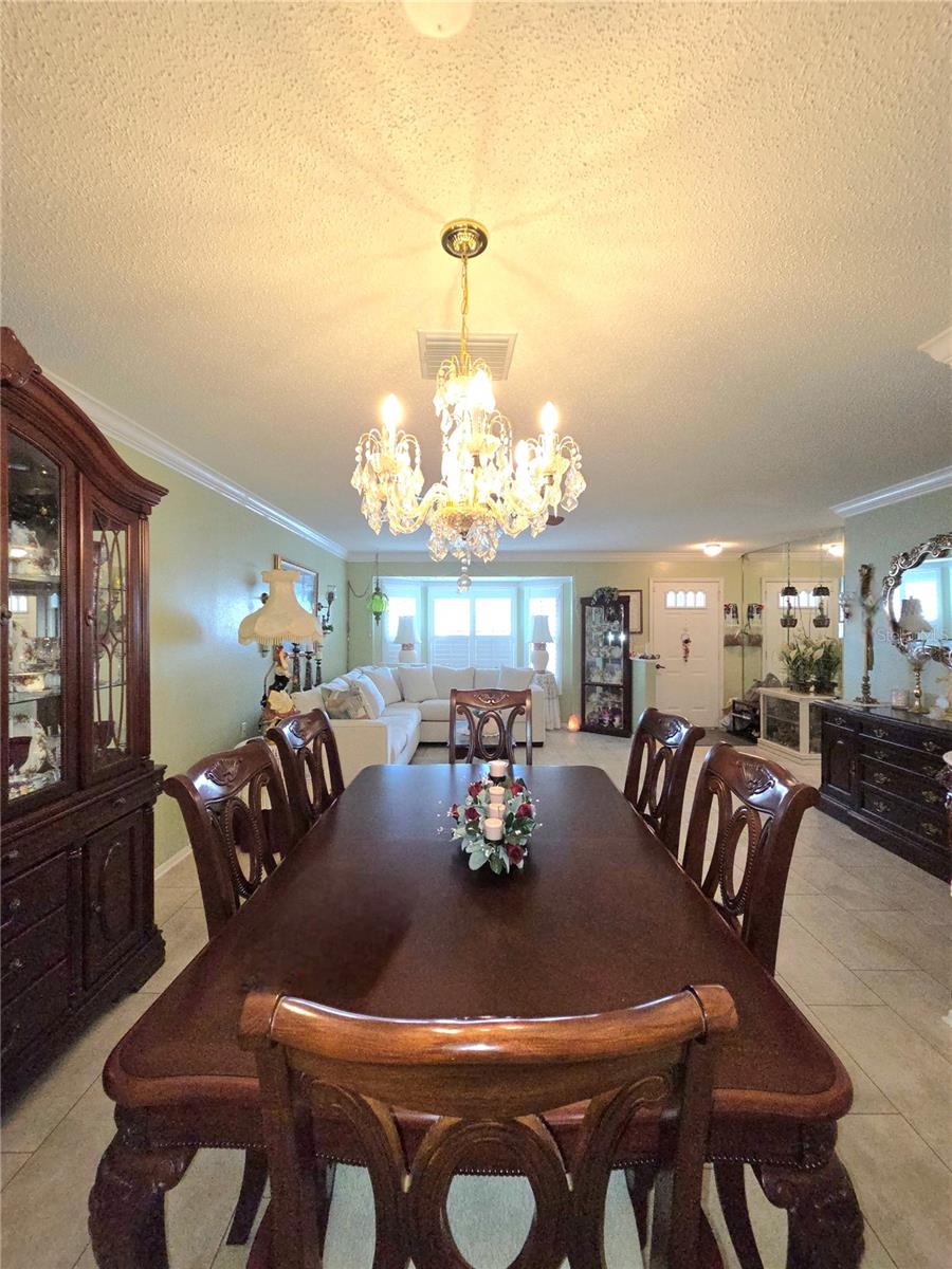 Listing photo id 12 for 9902 Saint Joseph Court