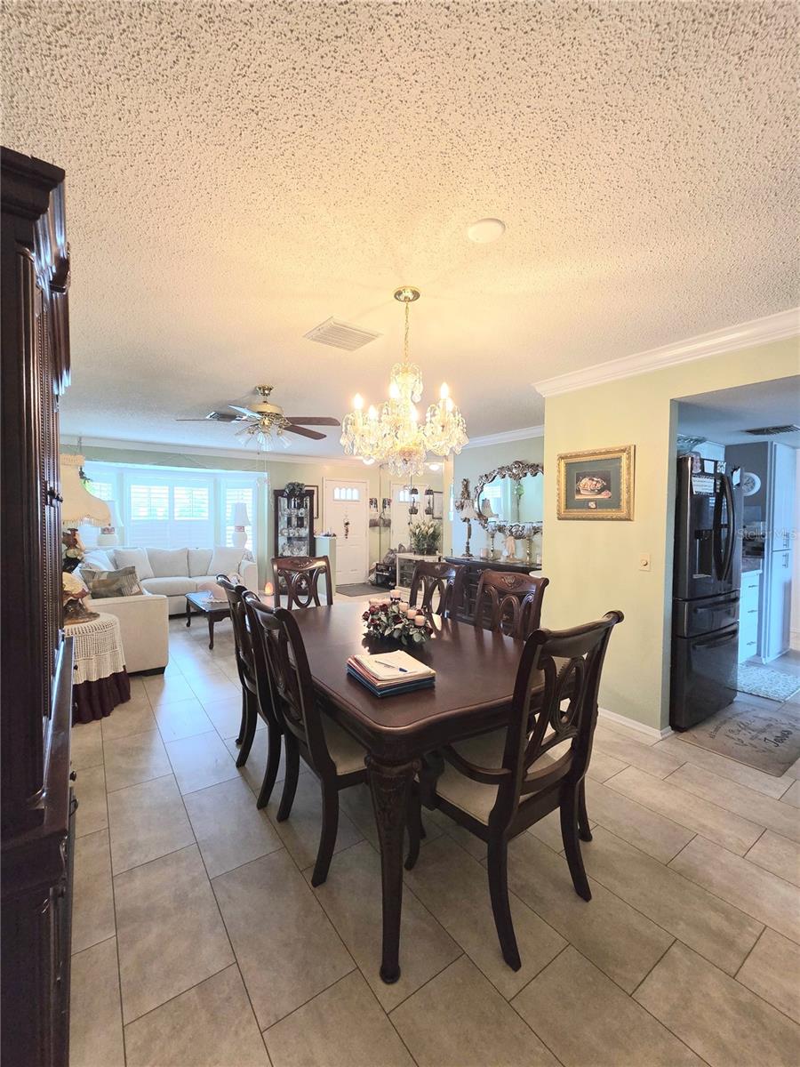 Listing photo id 13 for 9902 Saint Joseph Court