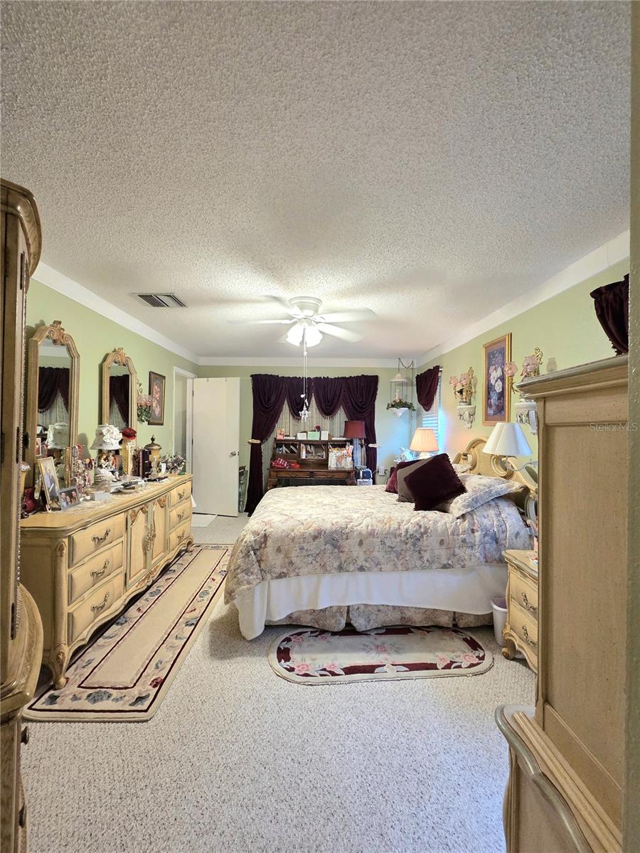 Listing photo id 18 for 9902 Saint Joseph Court