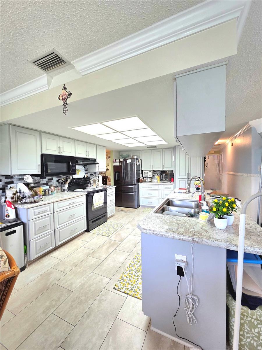 Listing photo id 24 for 9902 Saint Joseph Court
