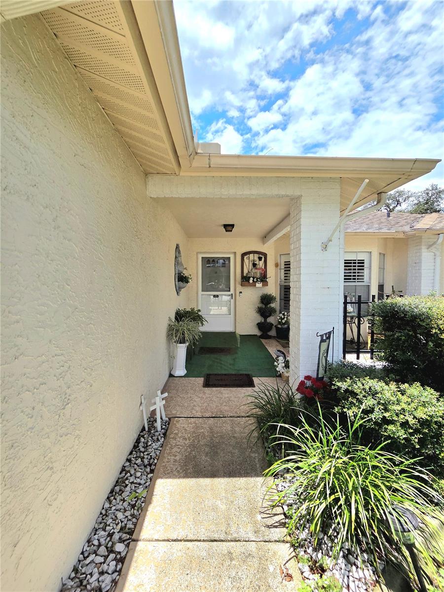 Listing photo id 2 for 9902 Saint Joseph Court