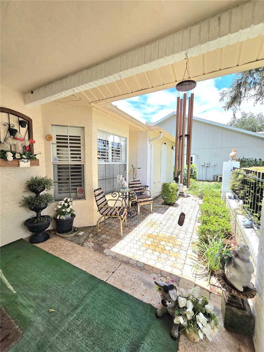Listing photo id 3 for 9902 Saint Joseph Court
