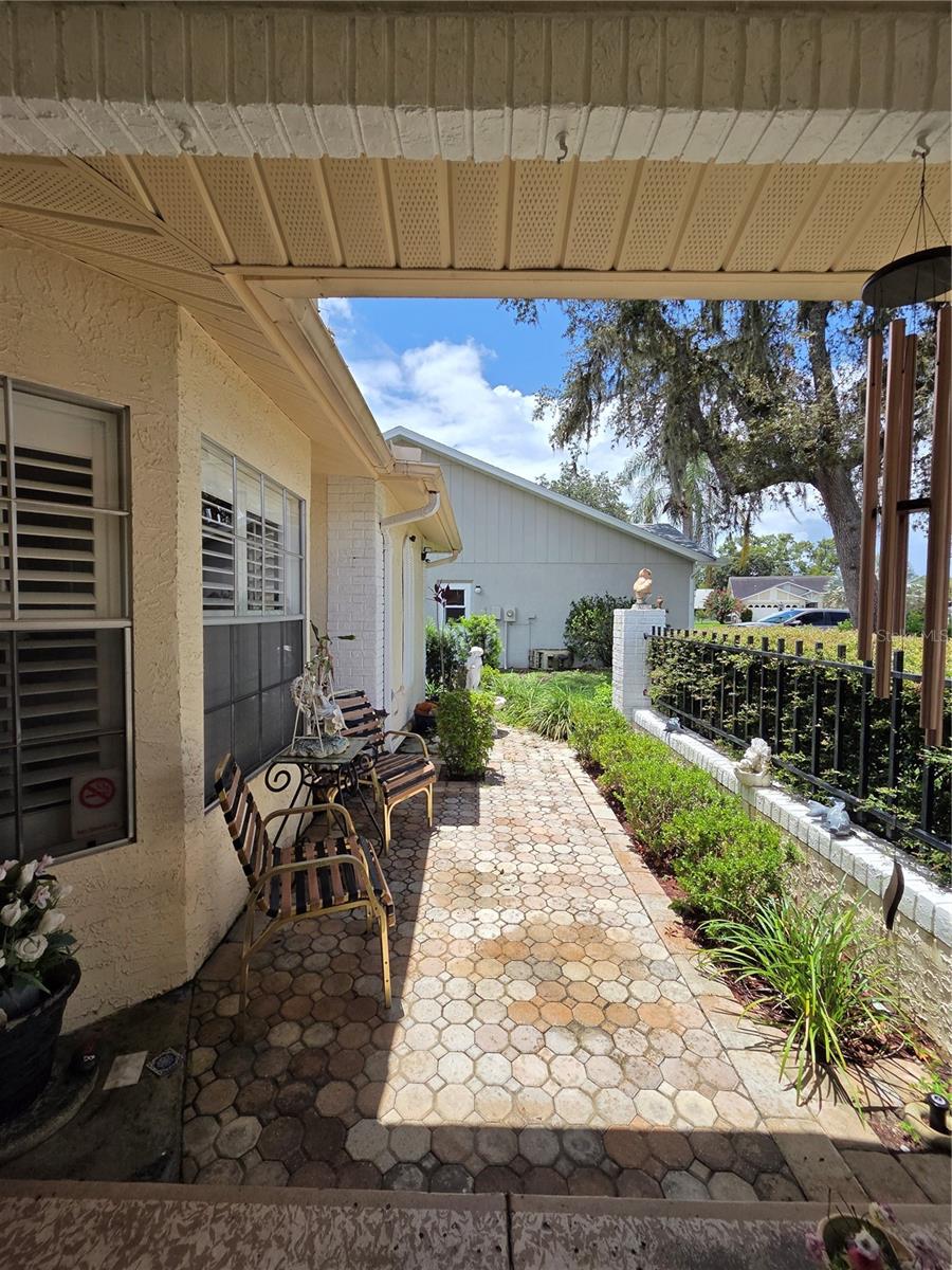 Listing photo id 4 for 9902 Saint Joseph Court