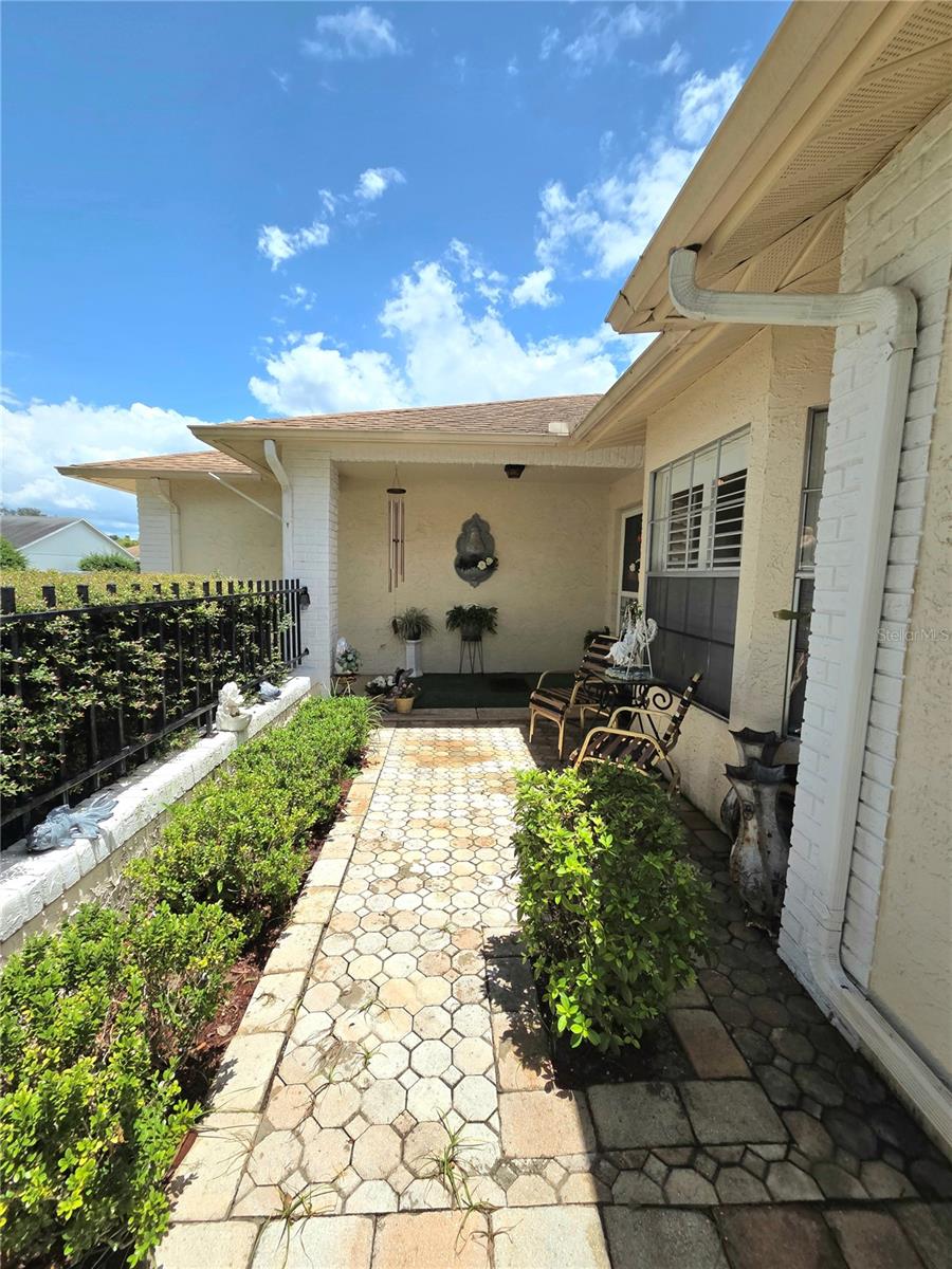 Listing photo id 5 for 9902 Saint Joseph Court