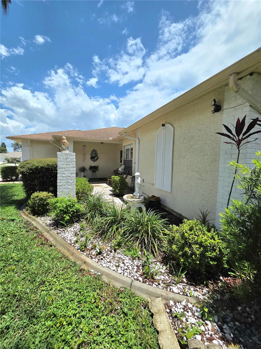 Listing photo id 6 for 9902 Saint Joseph Court