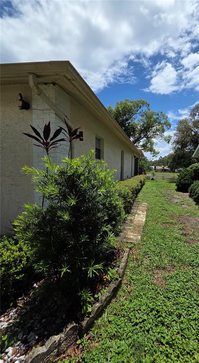 Listing photo id 7 for 9902 Saint Joseph Court