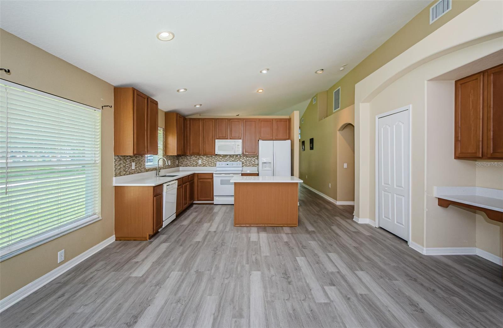 Image 11 of 43 For 19261 Fishermans Bend Drive