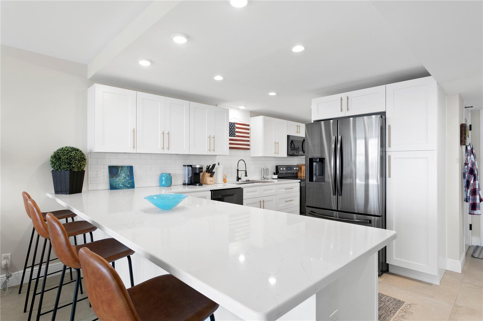 Image 33 of 73 For 7400 Sun Island Drive S 407