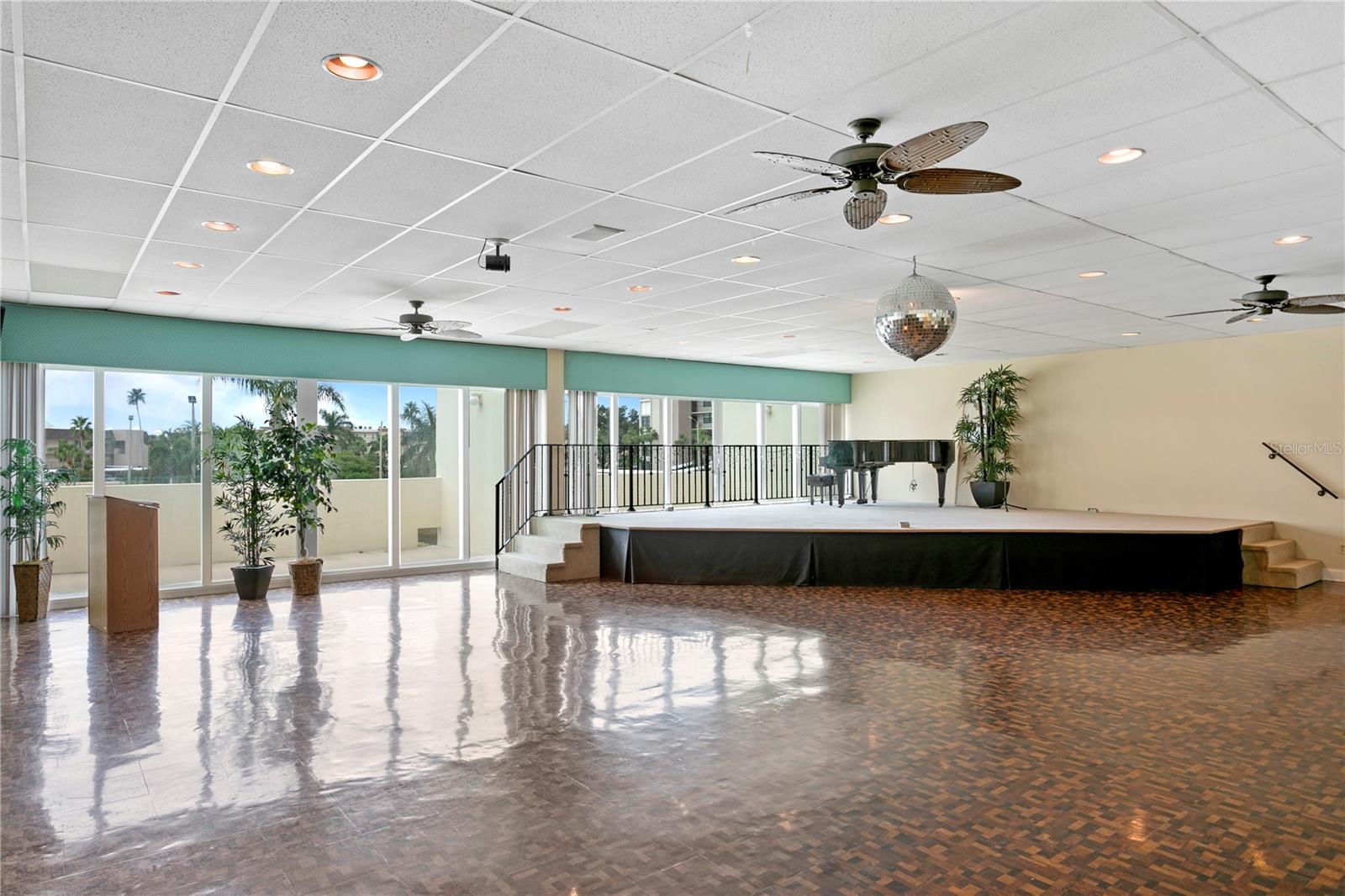 Image 60 of 73 For 7400 Sun Island Drive S 407