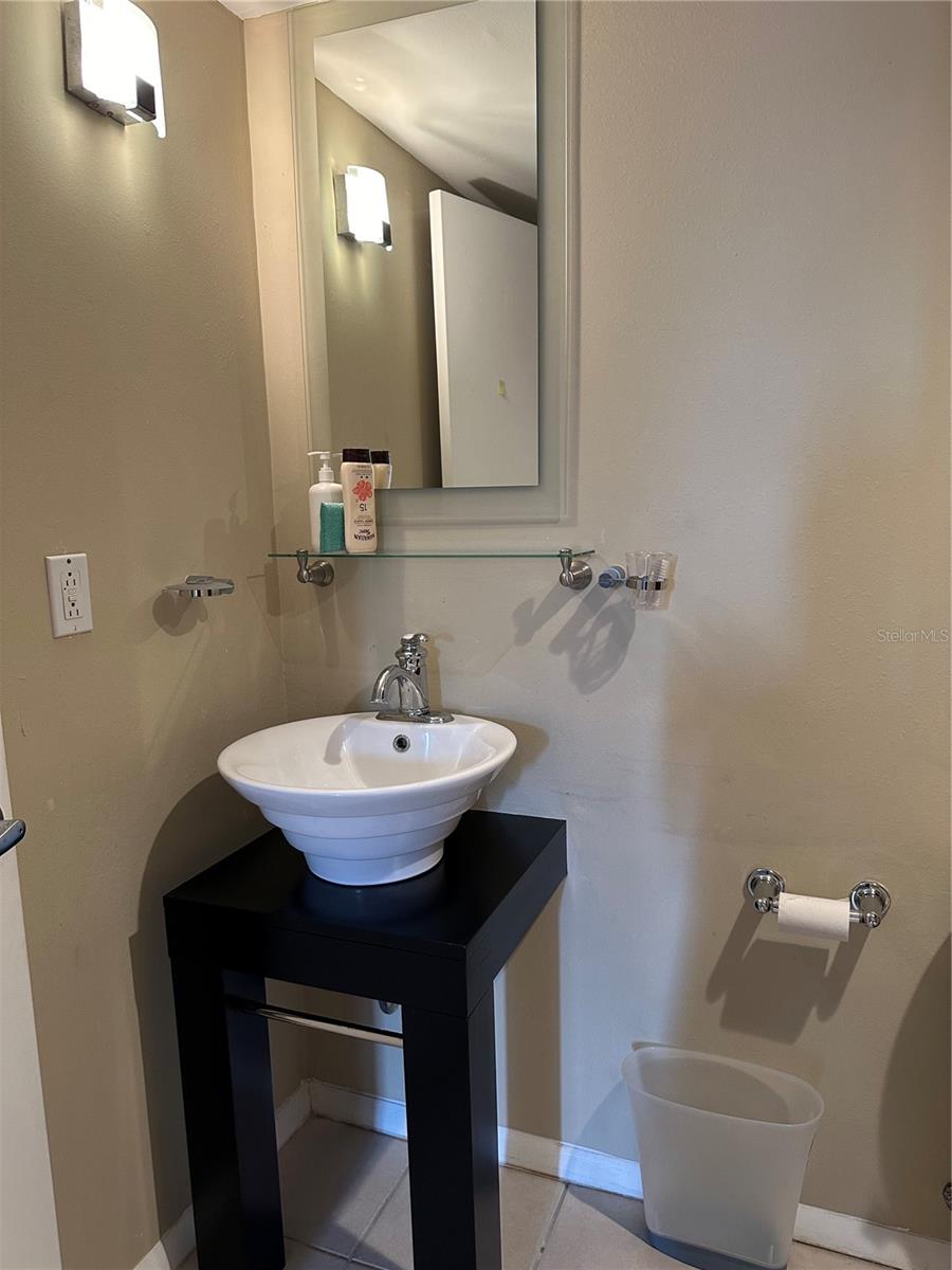 Image 21 of 35 For 701 Madison Avenue 405