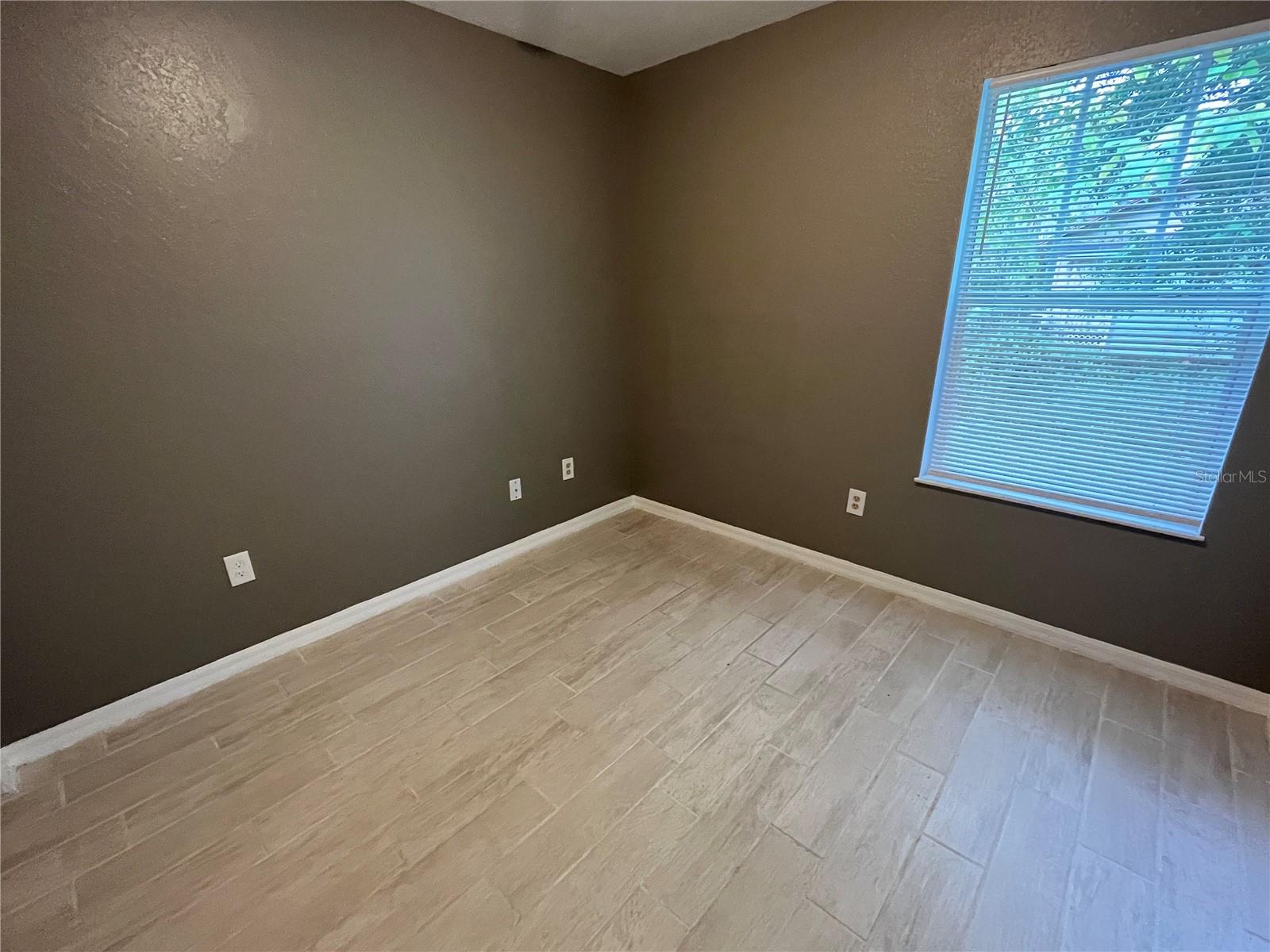 Image 7 of 10 For 717 Silver Springs Place
