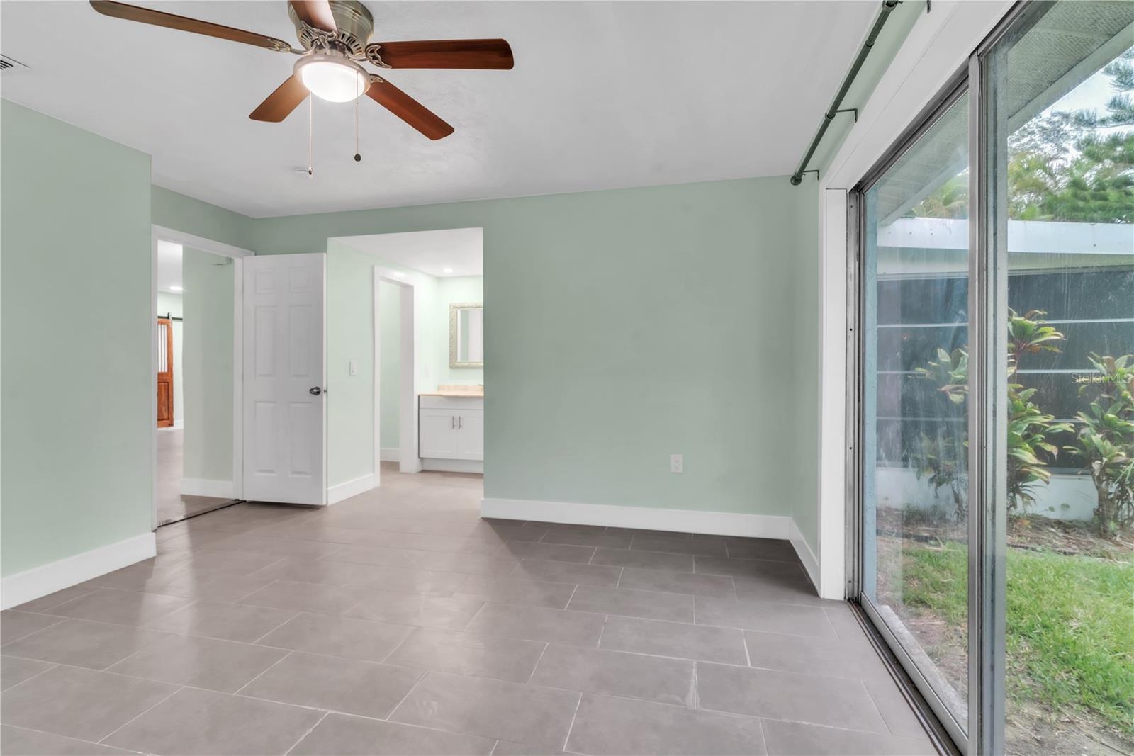 Image 18 of 42 For 3931 Headsail Drive
