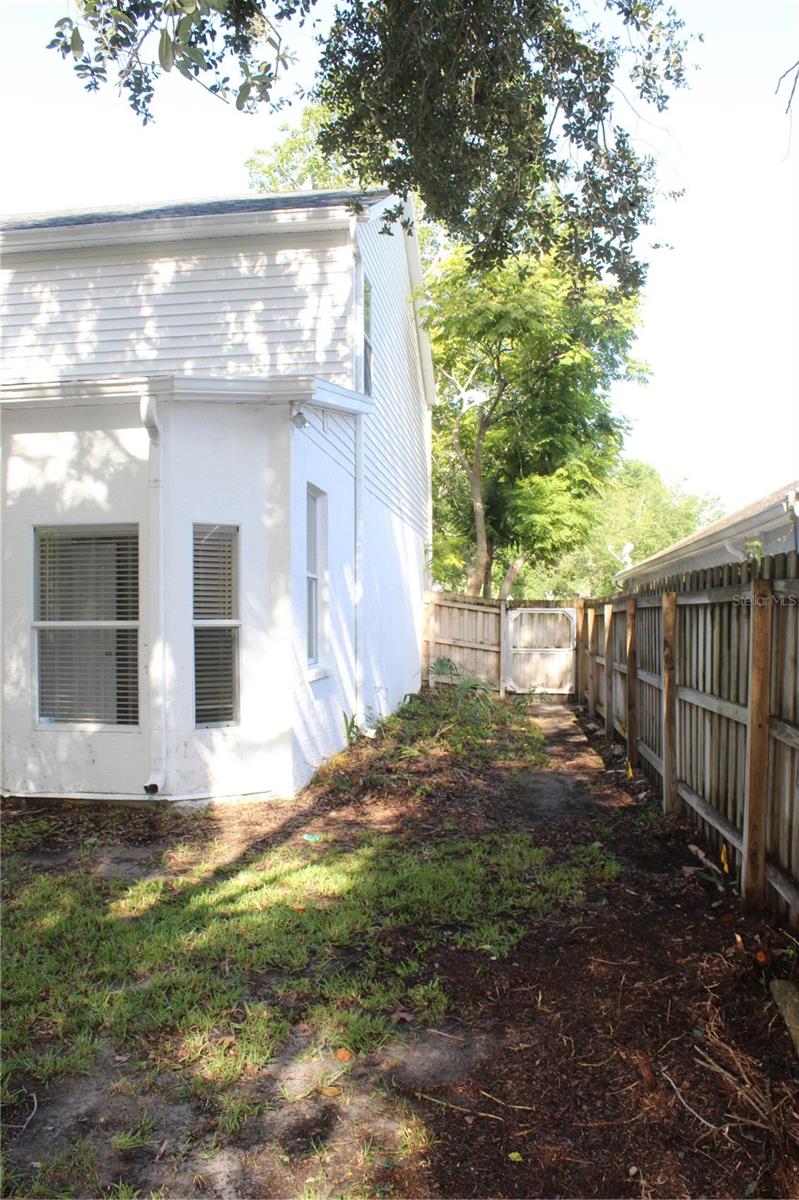 Image 33 of 35 For 11737 Carrollwood Cove Drive