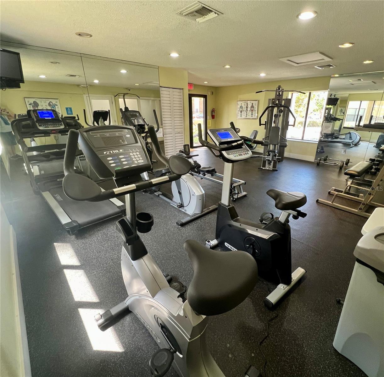 Image 41 of 42 For 12293 Sailwinds Drive 104