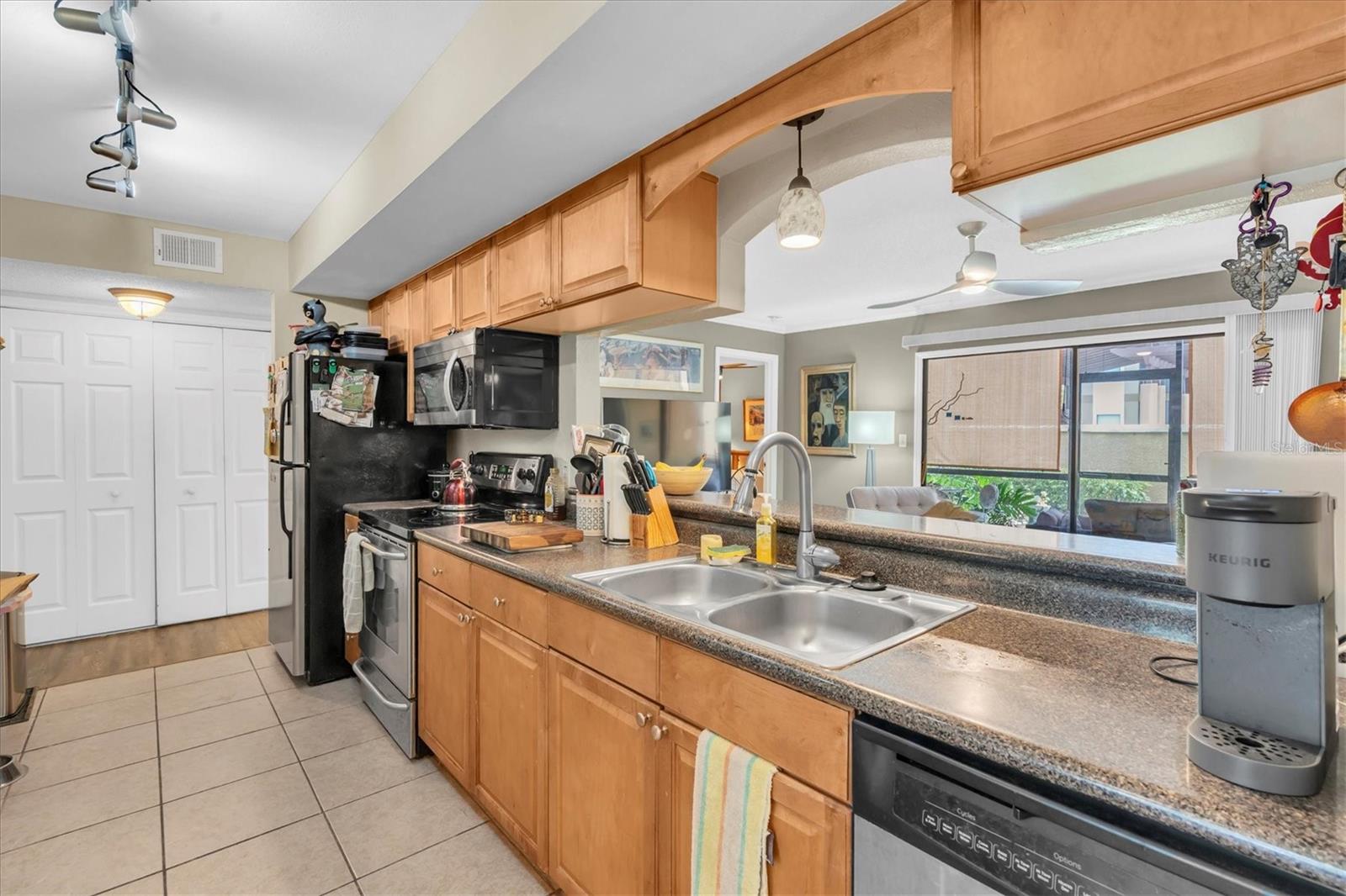 Image 5 of 42 For 12293 Sailwinds Drive 104