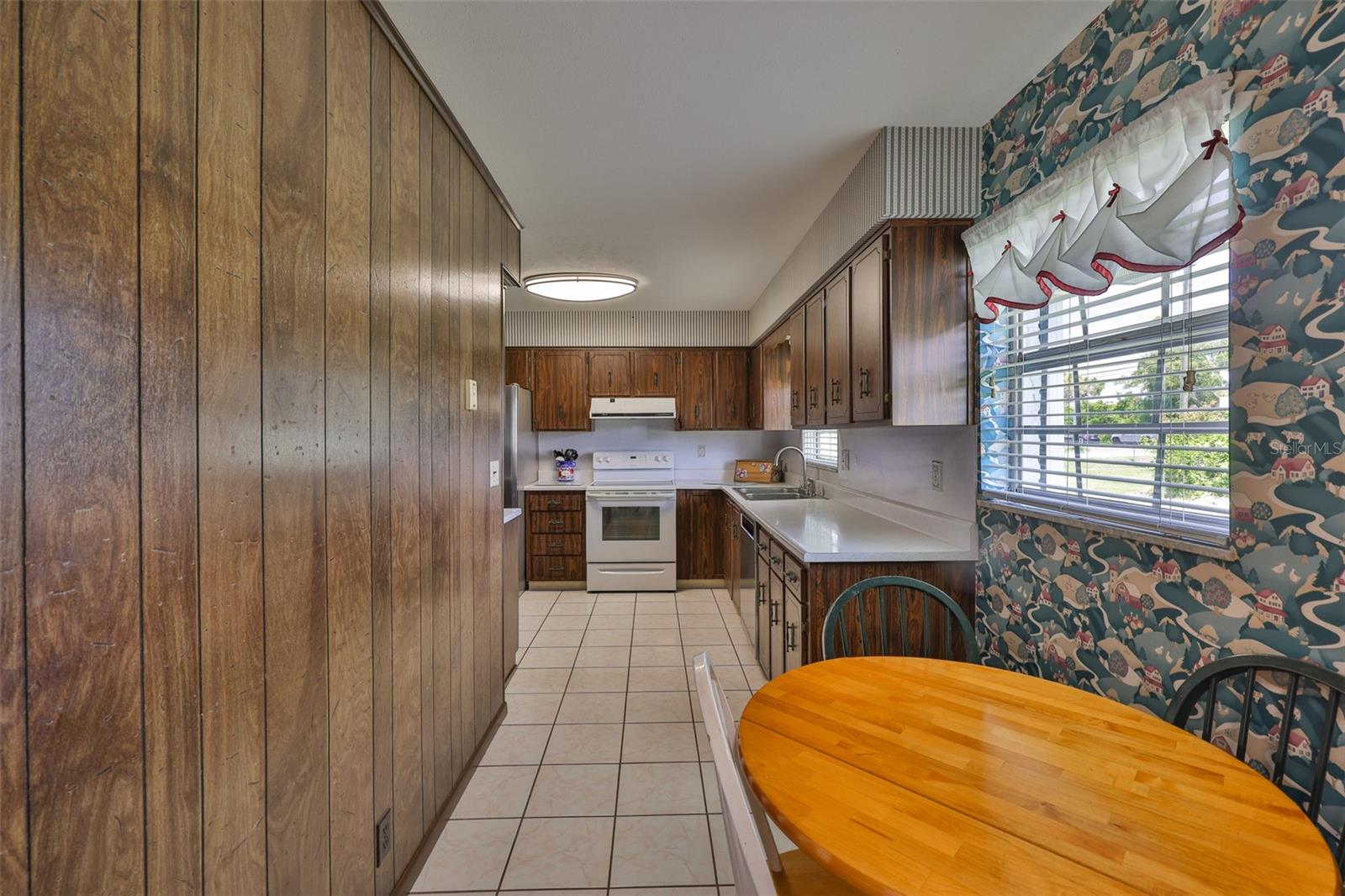Image 12 of 39 For 11350 Poinsettia Street
