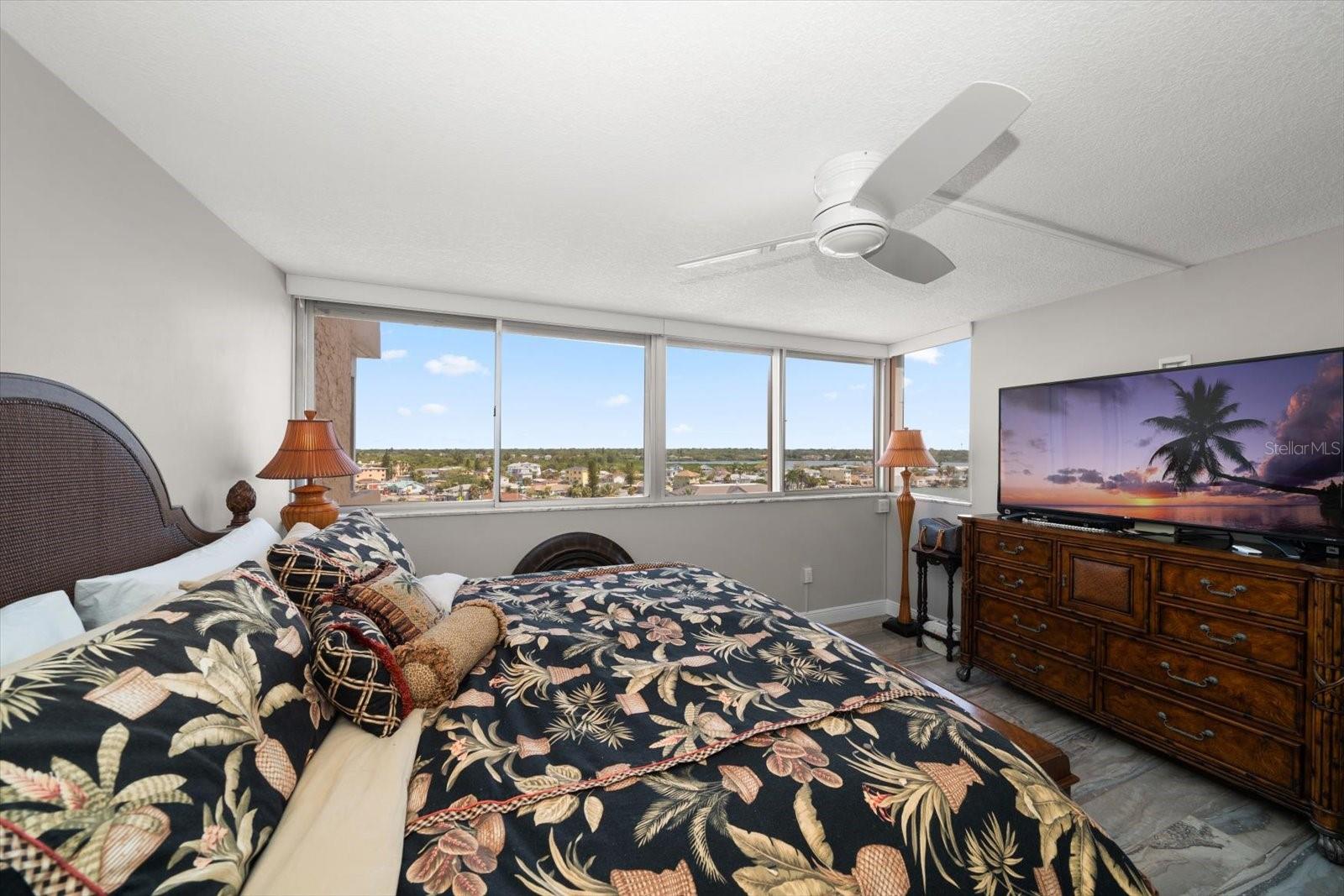 Image 17 of 36 For 17920 Gulf Boulevard 807