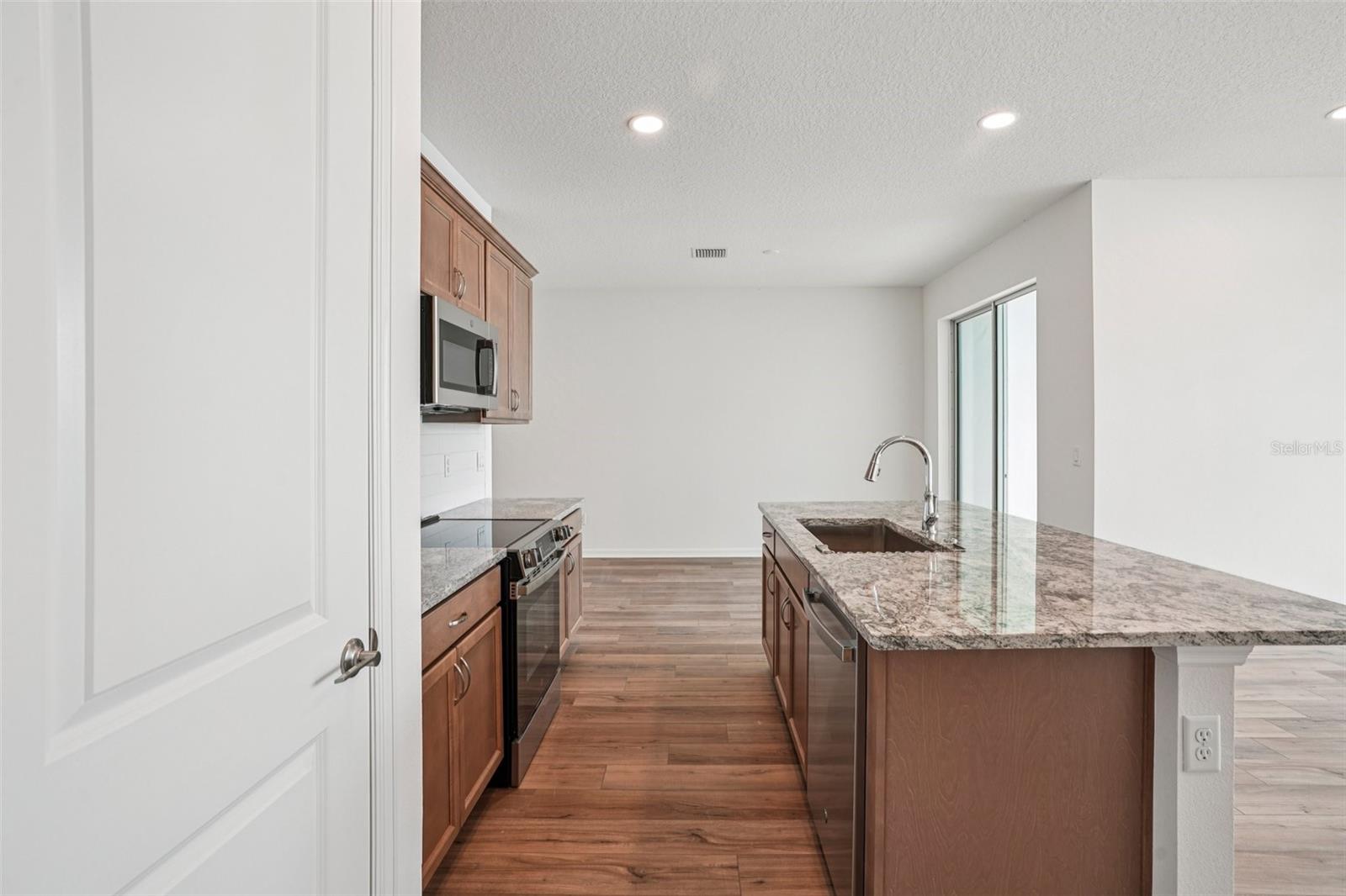 Listing photo id 8 for 11132 Tidepool Court