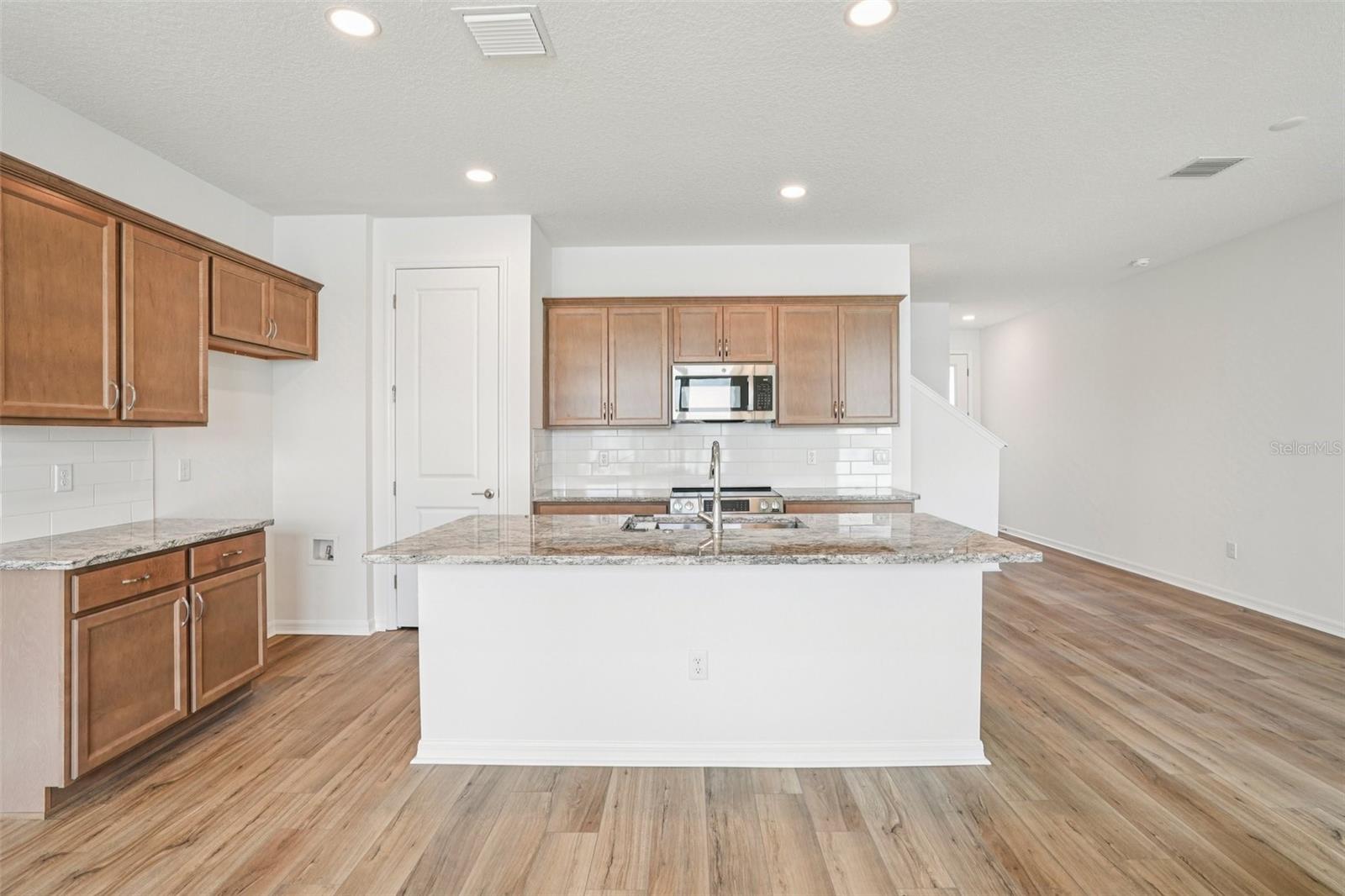 Listing photo id 3 for 11132 Tidepool Court