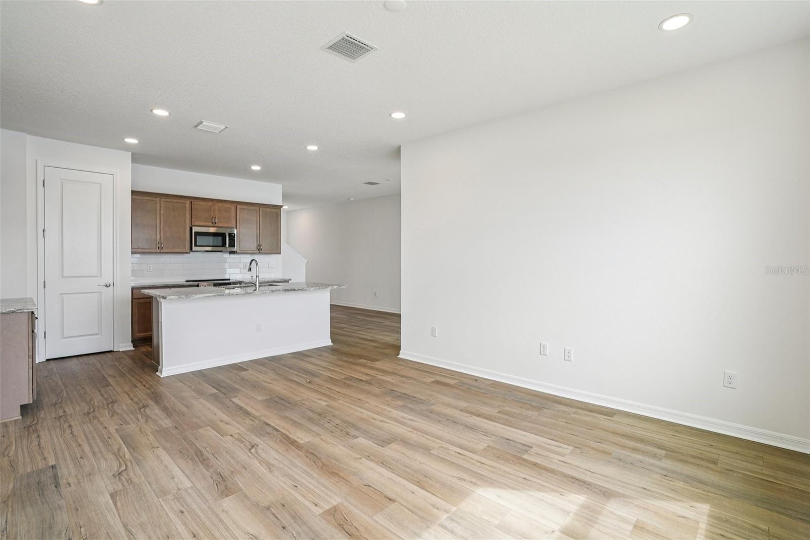 Listing photo id 4 for 11132 Tidepool Court