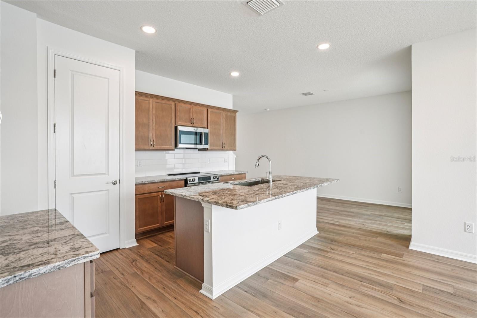 Listing photo id 7 for 11132 Tidepool Court