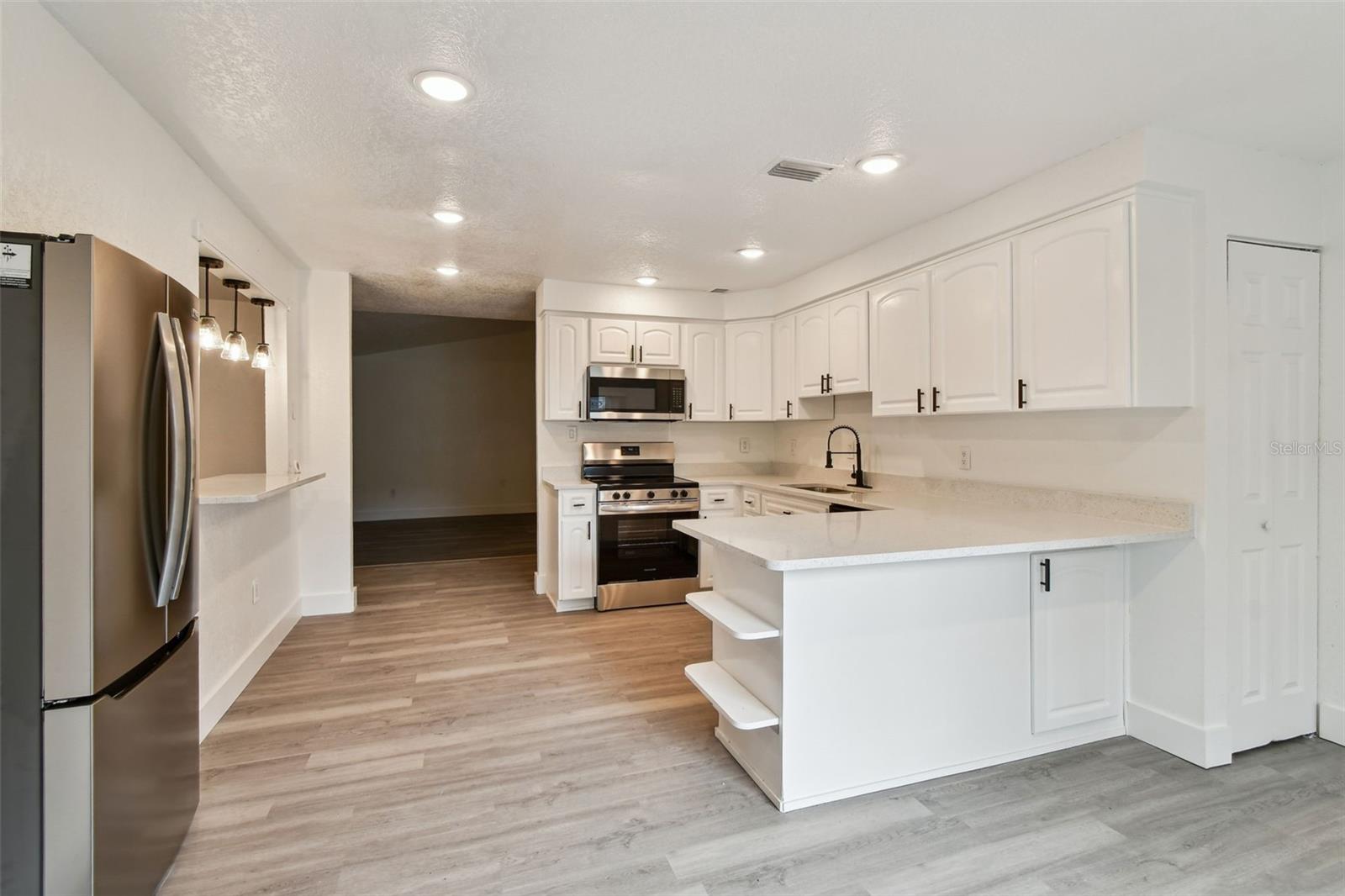 Image 11 of 30 For 4260 Saint Lawrence Drive