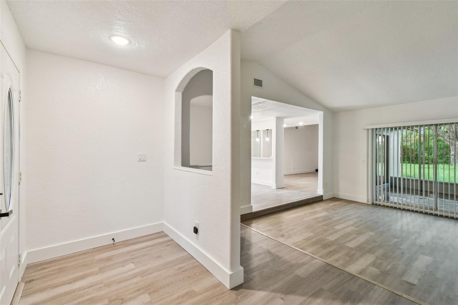 Image 5 of 30 For 4260 Saint Lawrence Drive