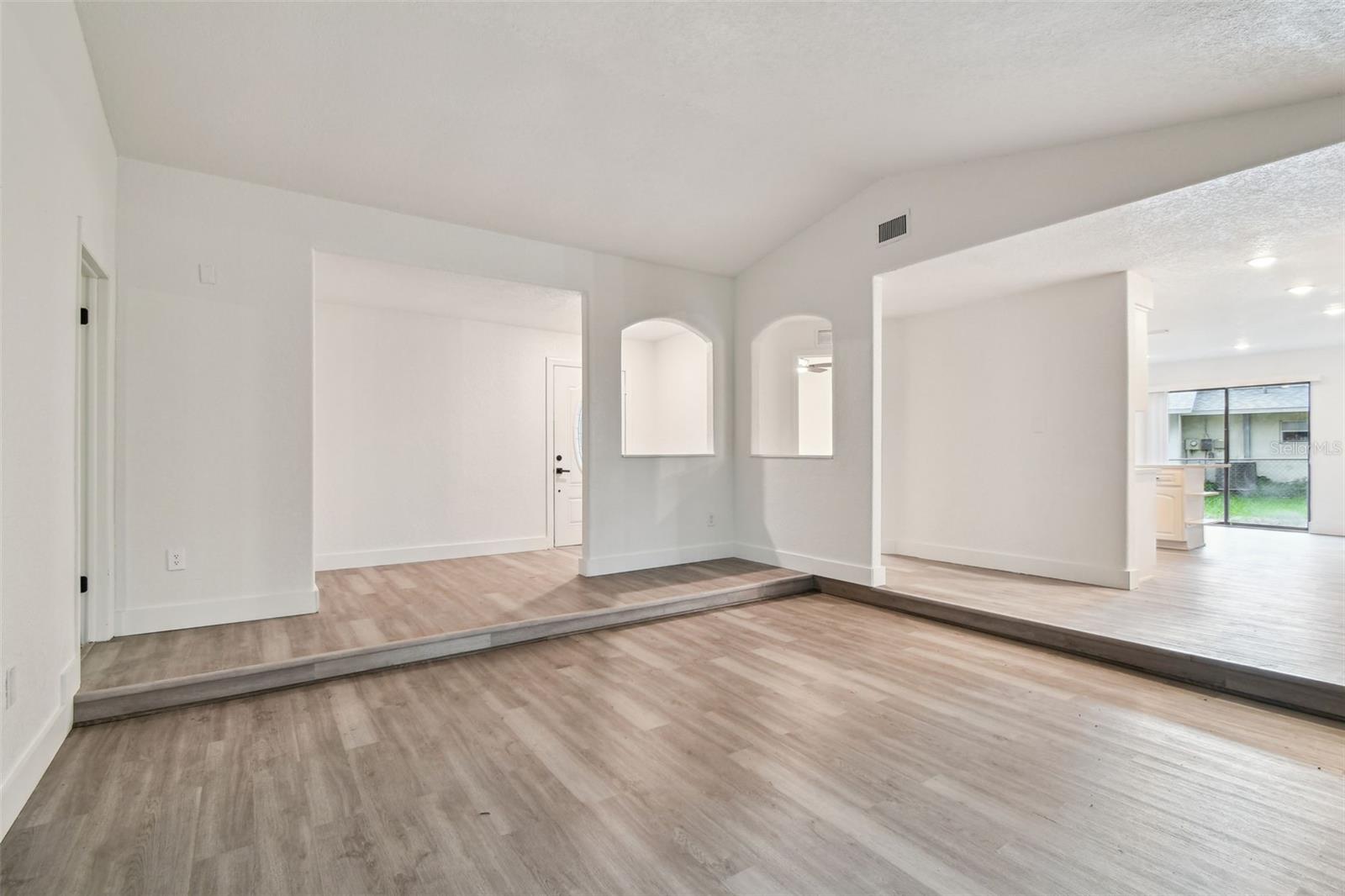 Image 7 of 30 For 4260 Saint Lawrence Drive