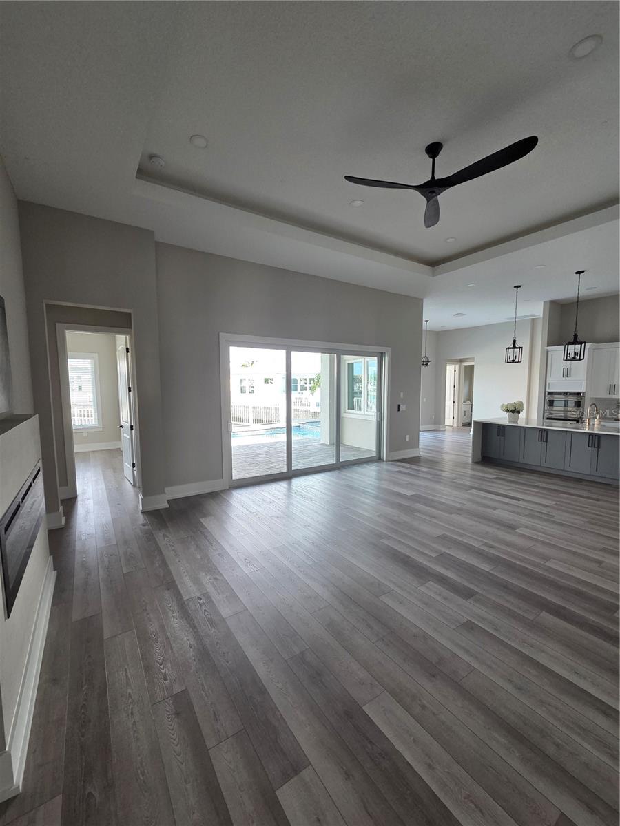 Listing photo id 8 for 614 Pinckney Drive