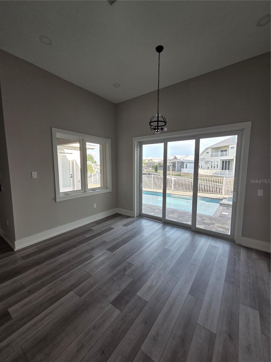 Listing photo id 11 for 614 Pinckney Drive