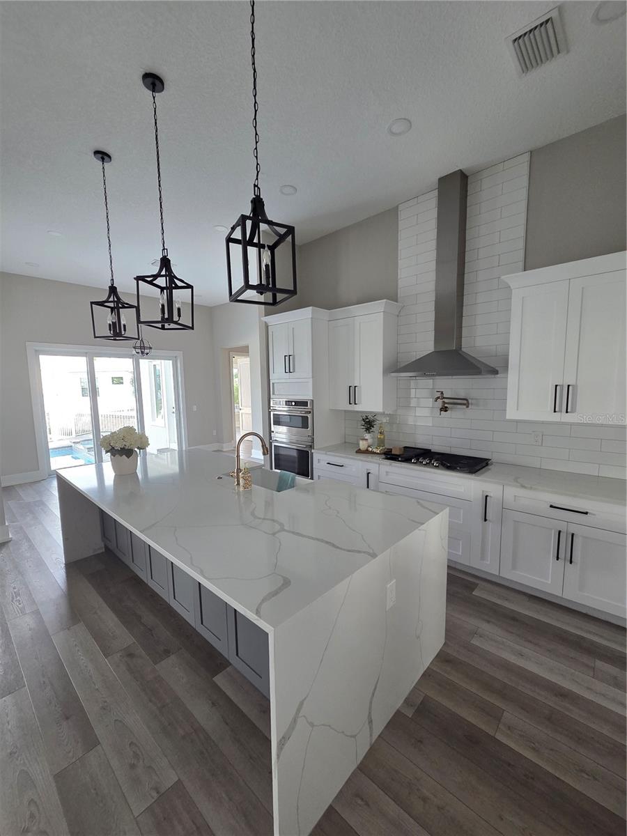 Listing photo id 13 for 614 Pinckney Drive